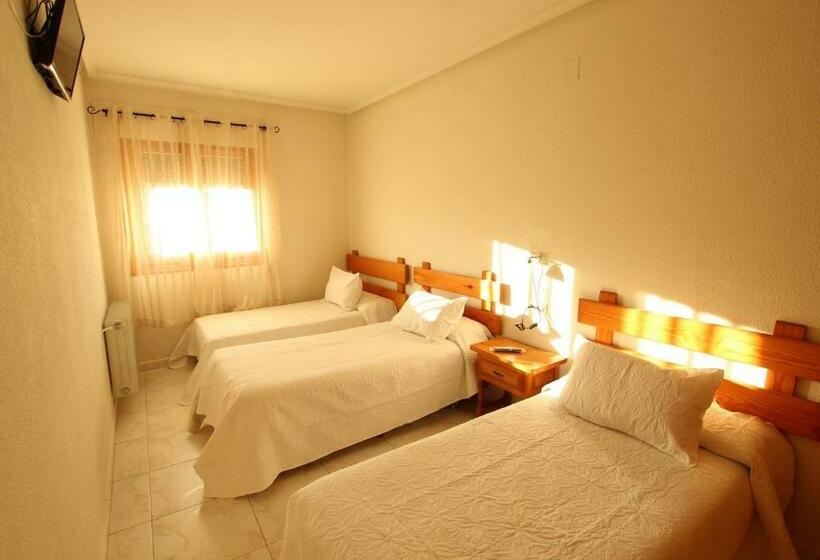 스탠다드 트리플 룸, Hostal Sierra De Gredos