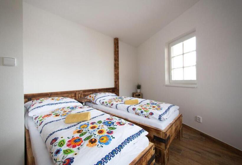 חדר סטנדרט לשלושה עם חדר אמבטיה משוף, Penzion šarlota & Vinařství Vítek Josef