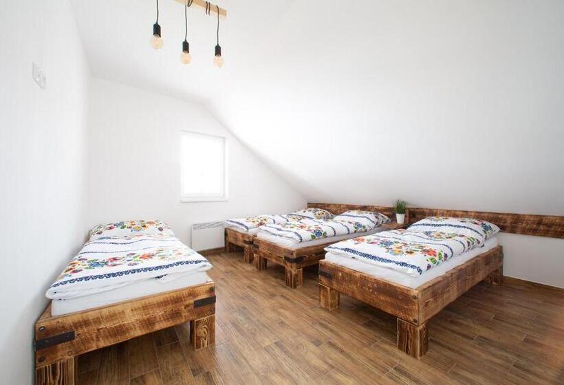 חדר סטנדרטי לארבעה עם חדר אמבטיה משותף, Penzion šarlota & Vinařství Vítek Josef