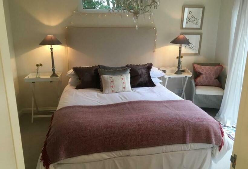 غرفة قياسية مزوَّدة بتراس, The Garden Room