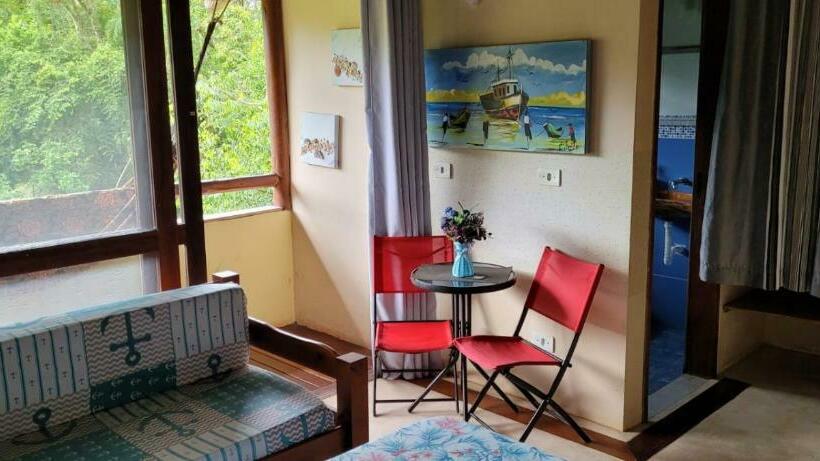 Quarto Triplo Estandar com Sacada, Manacá Suítes Prumirim