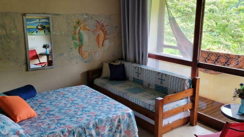 Quarto Triplo Estandar com Sacada, Manacá Suítes Prumirim