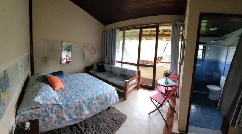 Quarto Triplo Estandar com Sacada, Manacá Suítes Prumirim