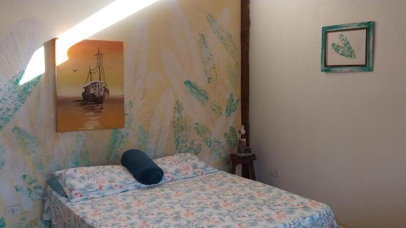 Quarto Triplo Estandar com Sacada, Manacá Suítes Prumirim