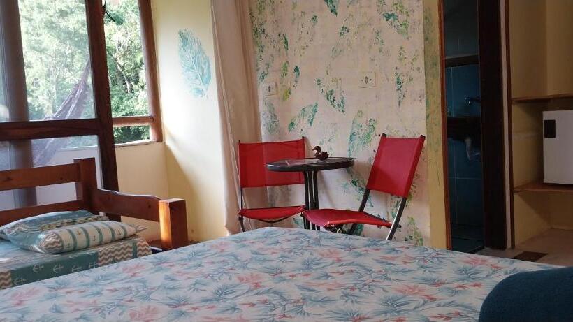 Quarto Triplo Estandar com Sacada, Manacá Suítes Prumirim