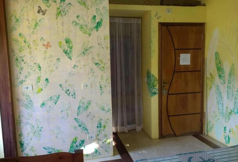 Quarto Triplo Estandar com Sacada, Manacá Suítes Prumirim