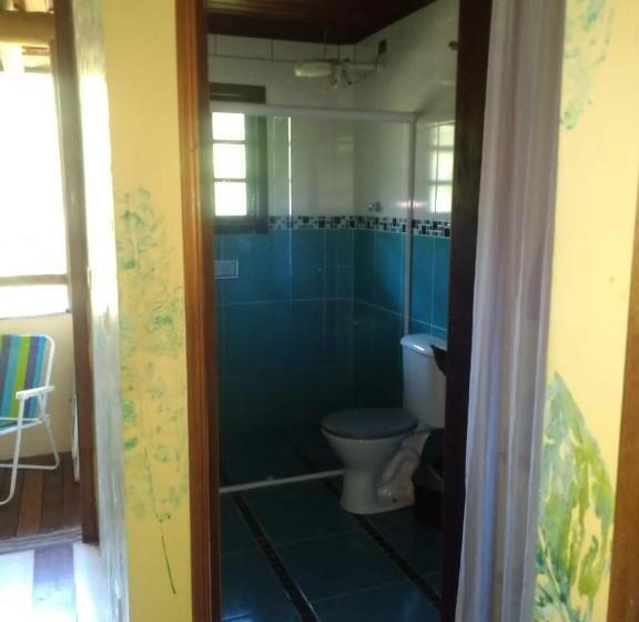 Quarto Triplo Estandar com Sacada, Manacá Suítes Prumirim