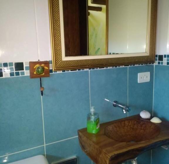 Quarto Triplo Estandar com Sacada, Manacá Suítes Prumirim