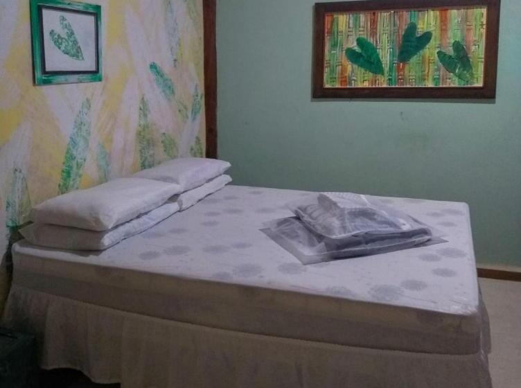 Quarto Triplo Estandar com Sacada, Manacá Suítes Prumirim