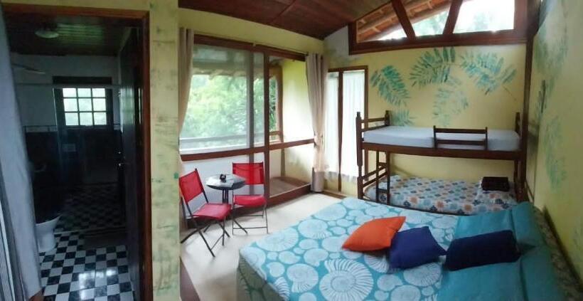 Quarto Triplo Estandar com Sacada, Manacá Suítes Prumirim