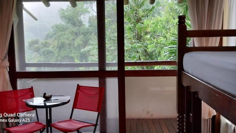 Quarto Triplo Estandar com Sacada, Manacá Suítes Prumirim