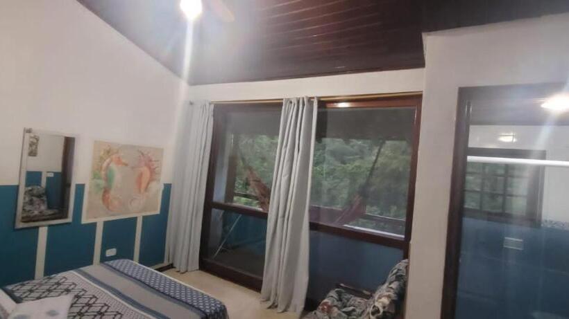 Quarto Triplo Estandar com Sacada, Manacá Suítes Prumirim