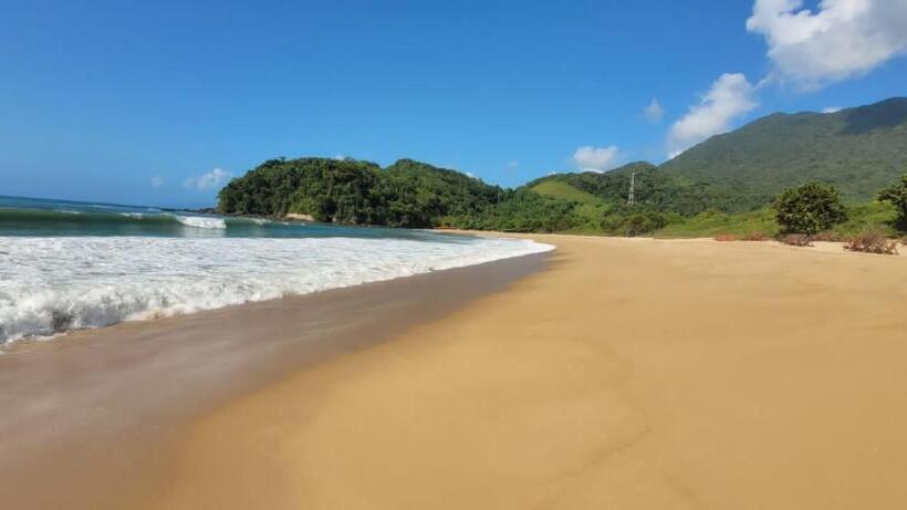 Quarto Triplo Estandar com Sacada, Manacá Suítes Prumirim