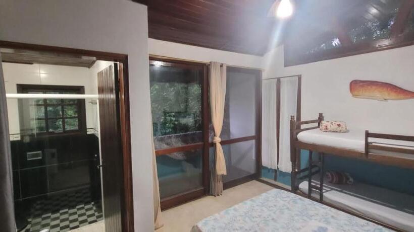 Quarto Triplo Estandar com Sacada, Manacá Suítes Prumirim