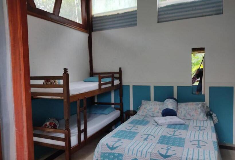 Quarto Triplo Estandar com Sacada, Manacá Suítes Prumirim