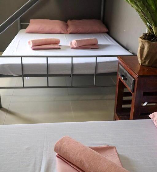 اتاق خانوادگی, Hostel Privado