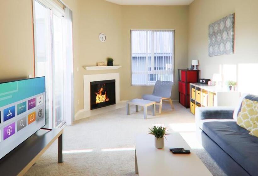 דירת חדר, Integrity Real Hollywood Experience