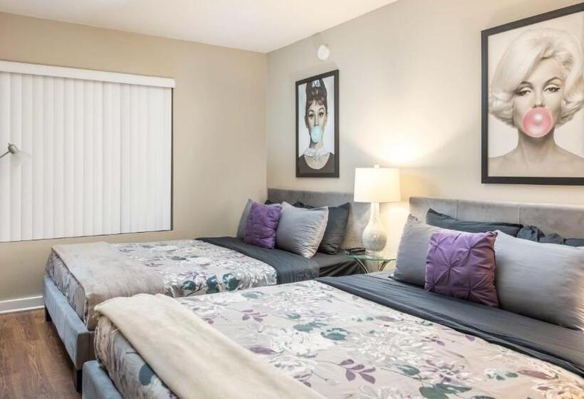 דירת חדר, Integrity Real Hollywood Experience