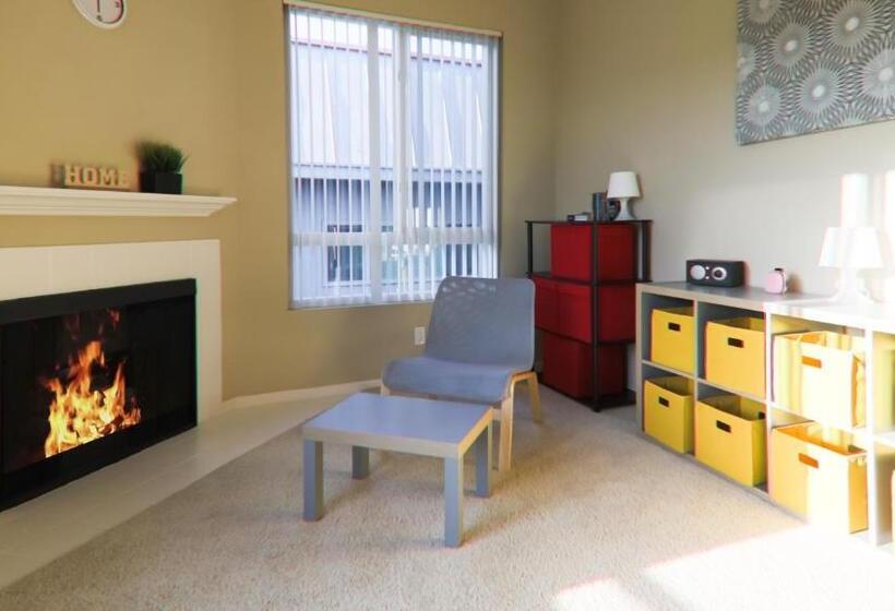 דירת חדר, Integrity Real Hollywood Experience