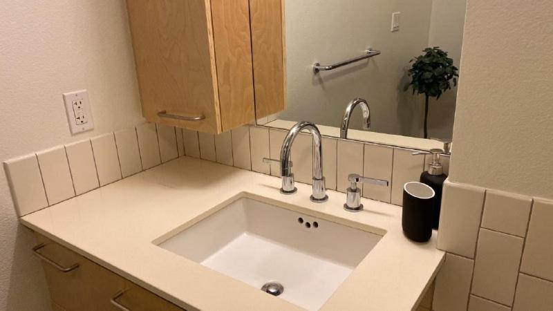 דירת חדר, Integrity Real Hollywood Experience