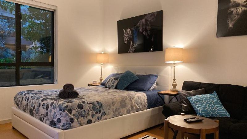 דירת חדר, Integrity Real Hollywood Experience