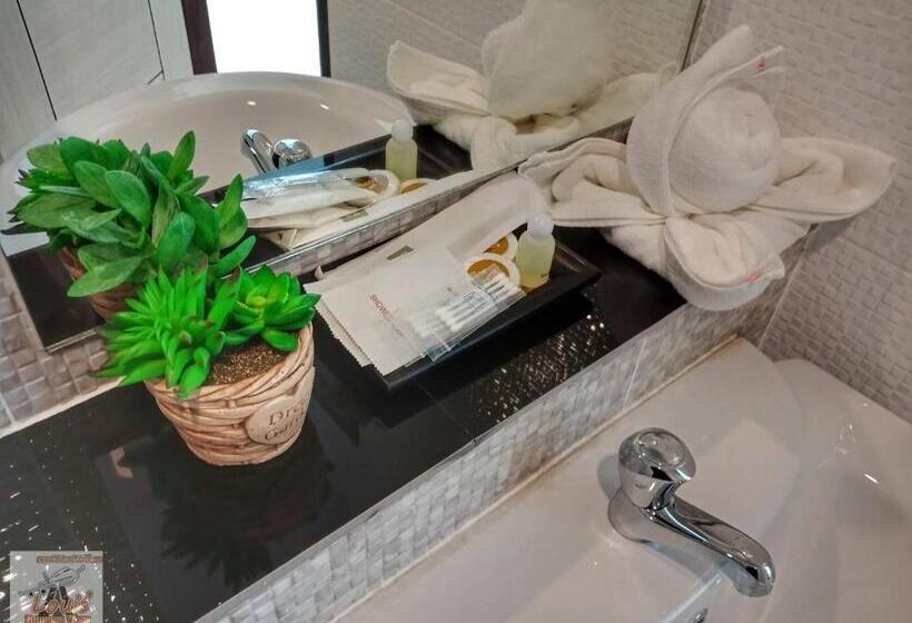 스탠다드 발코니 룸, Louis  Runway View Hotel   Sha Extra Plus