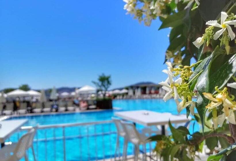 Апартаменты 1 Спальня с Балконом, Gold City Luxury Accommodation