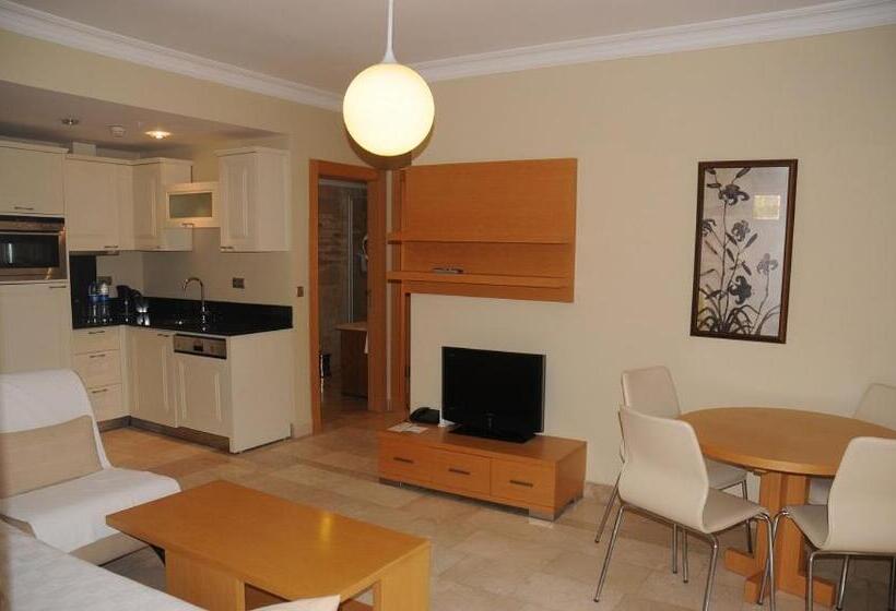 Апартаменты 1 Спальня с Балконом, Gold City Luxury Accommodation