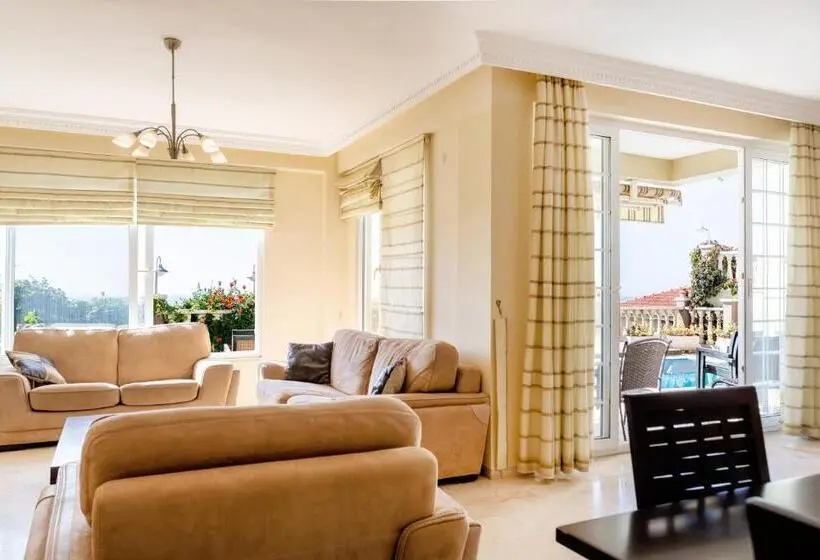 プール付き１ベッドルームヴィラ, Gold City Luxury Accommodation