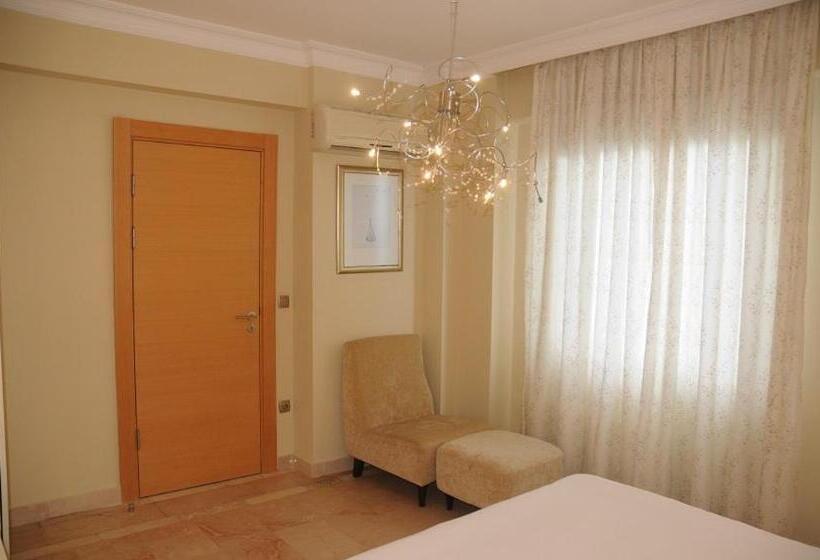 Апартаменты 1 Спальня с Балконом, Gold City Luxury Accommodation