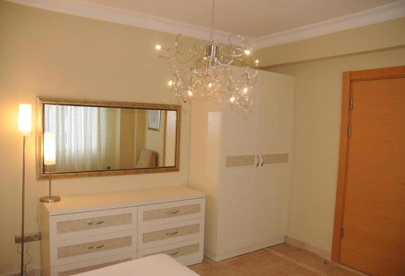 Апартаменты 1 Спальня с Балконом, Gold City Luxury Accommodation