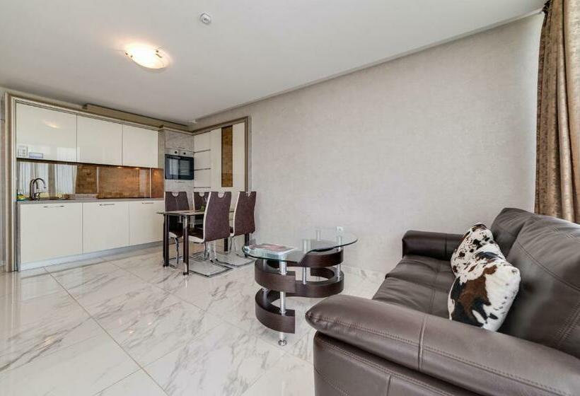 オーシャンビューの１ベッドルームデラックスアパート, Apartcomplex Golden Bay