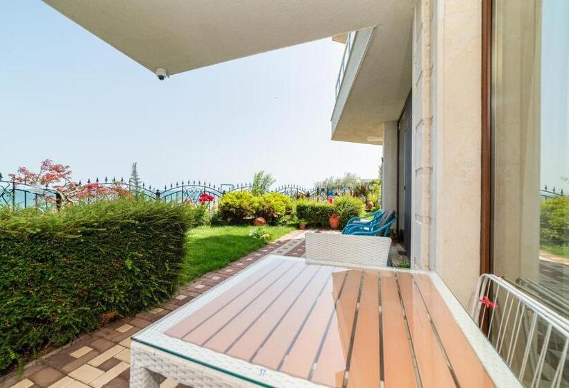 Апартаменты Deluxe 1 Спальня Вид на Море, Apartcomplex Golden Bay