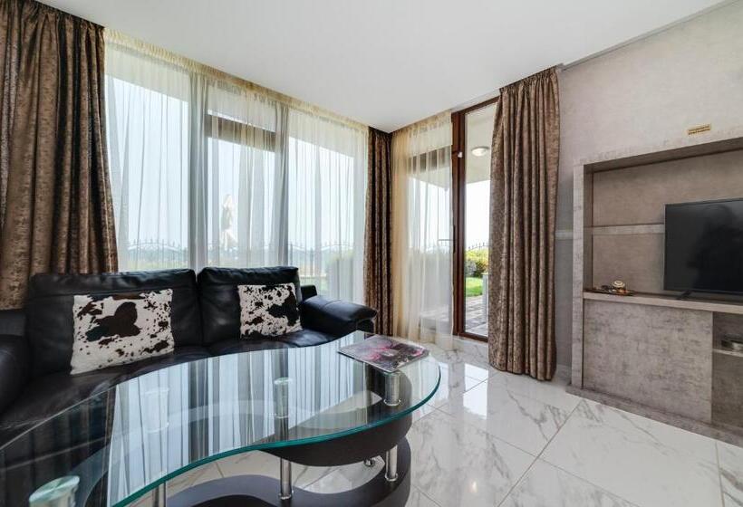 オーシャンビューの１ベッドルームデラックスアパート, Apartcomplex Golden Bay