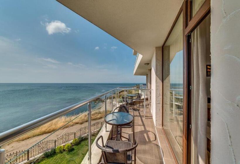 オーシャンビューバルコニー付きワンベッドルームアパートメント, Apartcomplex Golden Bay