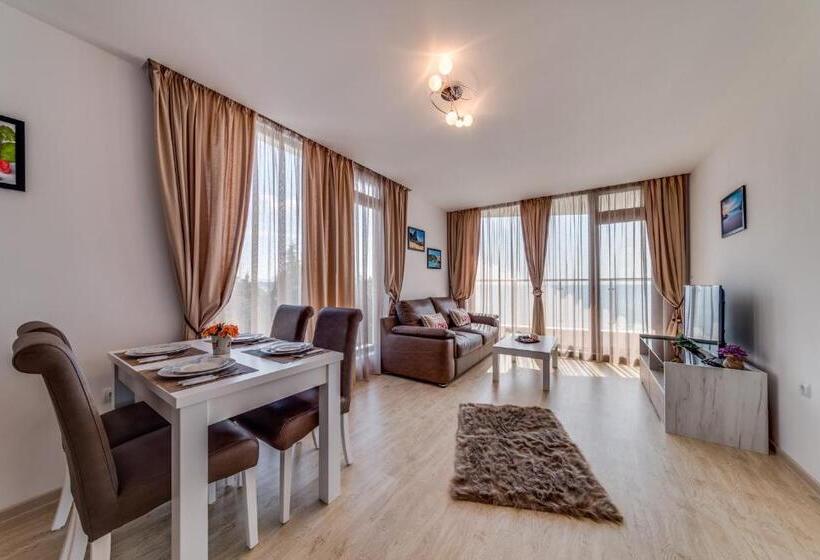 オーシャンビューバルコニー付きワンベッドルームアパートメント, Apartcomplex Golden Bay