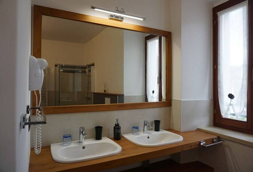 اتاق استاندارد با سرویس بهداشتی مشترک, B&b Al N°5