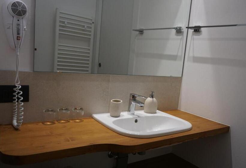 اتاق راحتی سه تخته, B&b Al N°5