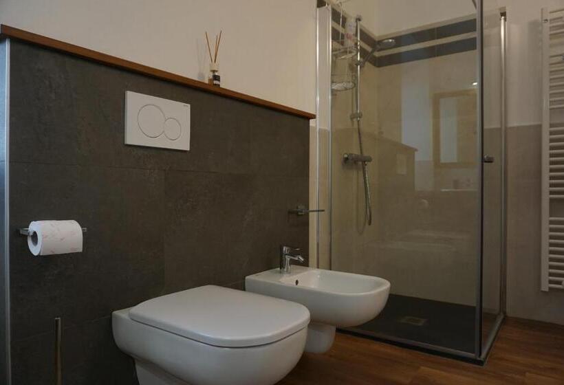 اتاق استاندارد با سرویس بهداشتی مشترک, B&b Al N°5