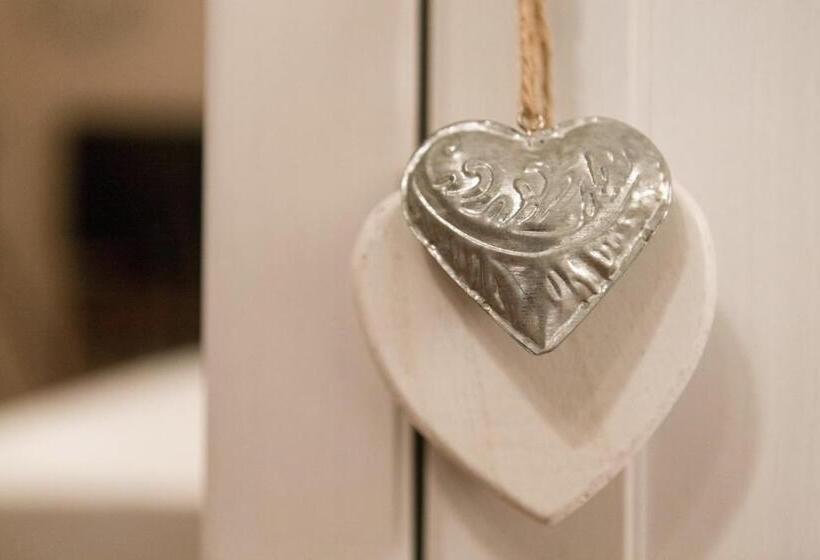 غرفة قياسية رباعية, Dimora Della Rovere