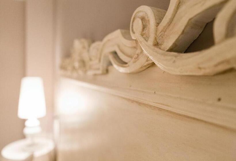 غرفة قياسية رباعية, Dimora Della Rovere