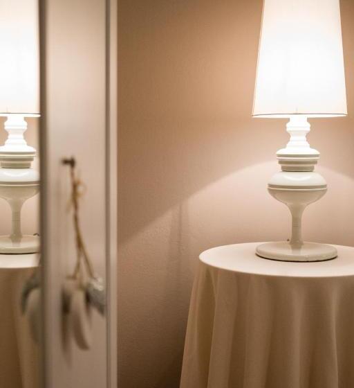 غرفة قياسية رباعية, Dimora Della Rovere