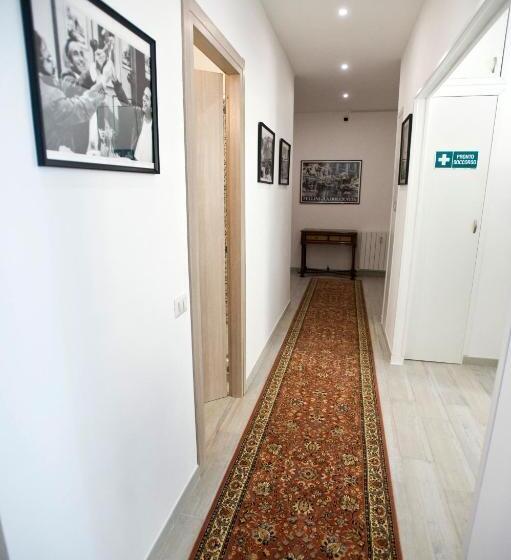 חדר סטנדרד יחיד חדר אמבטיה משותף, Fellini