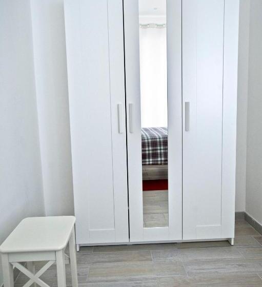 חדר סטנדרט חדר אמבטיה משותף, Fellini