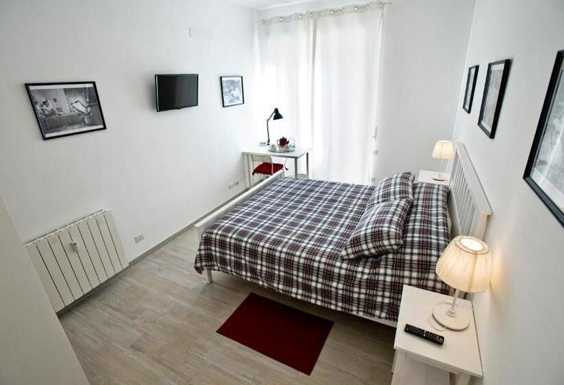 חדר סטנדרט חדר אמבטיה משותף, Fellini