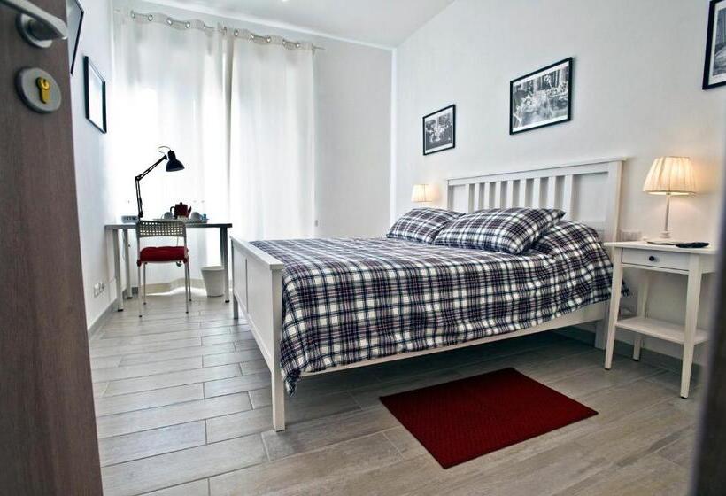 חדר סטנדרט חדר אמבטיה משותף, Fellini