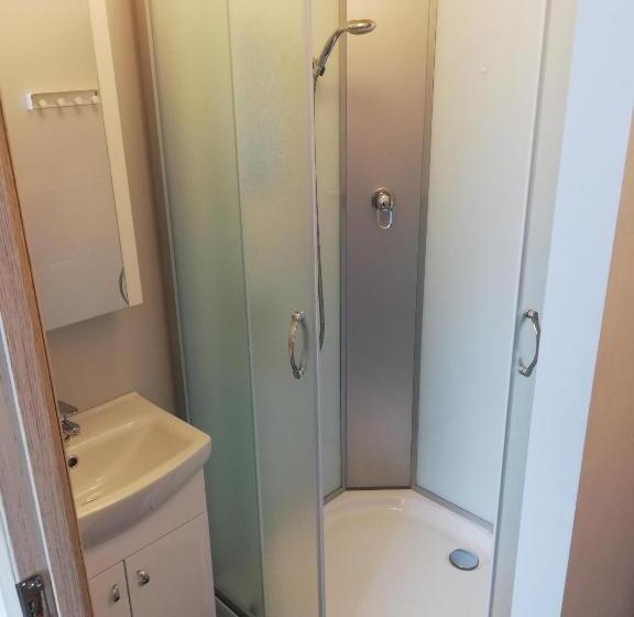 اتاق استاندارد چهار تخته, Atostogų Namai