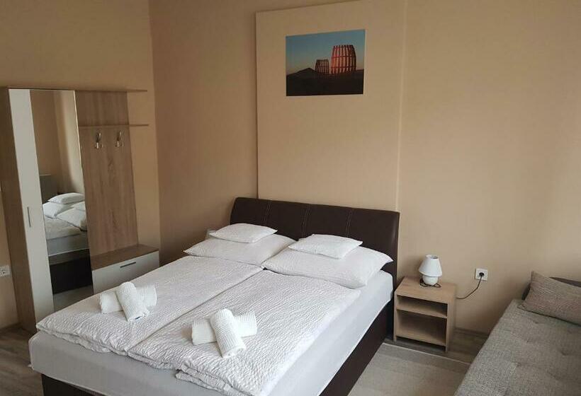 חדר סטנדרט, Dm Vendégház Villány