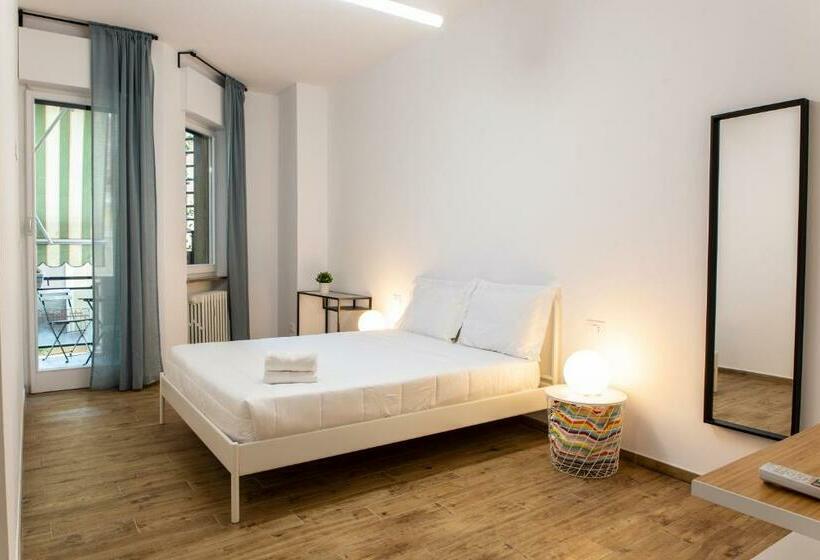 اتاق لوکس با بالکن, Dora’s Room