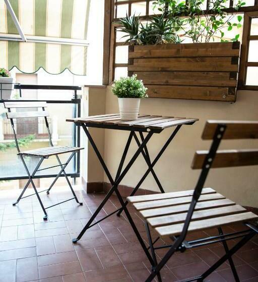 اتاق لوکس با بالکن, Dora’s Room